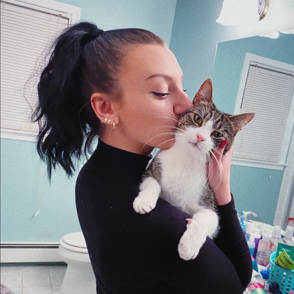 Meet your Posher, Julia - Picture 2 of 2